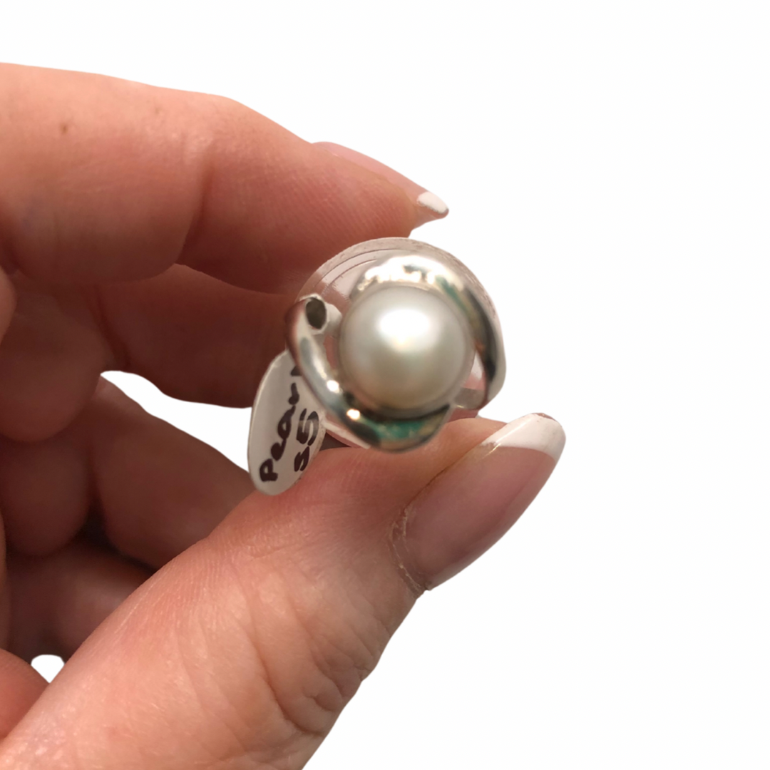 Pearl Round Ring in Silver